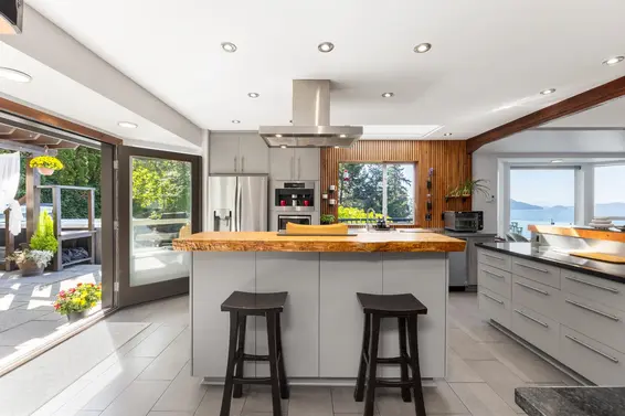 350 Bayview Place, Lions Bay For Sale - image 1
