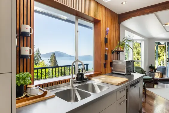 350 Bayview Place, Lions Bay For Sale - image 2