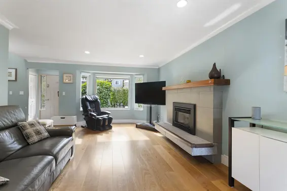 6389 Chatham Street, West Vancouver For Sale - image 2