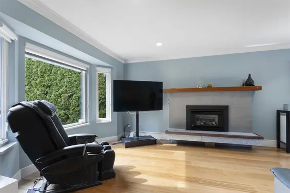 6389 Chatham Street, West Vancouver For Sale - image 3