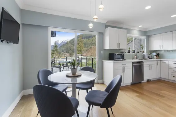 6389 Chatham Street, West Vancouver For Sale - image 7