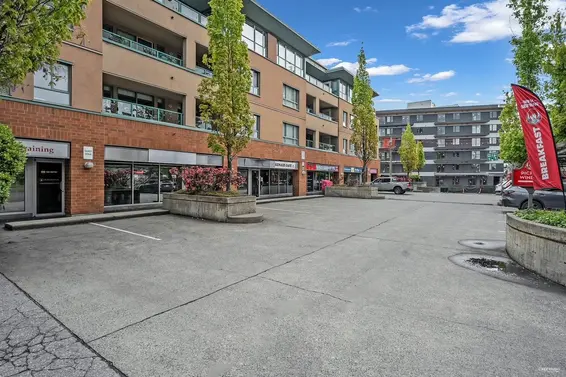 PH05 223 Mountain Highway, North Vancouver