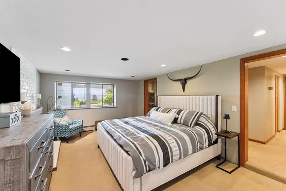 1206 Cloverley Street, North Vancouver For Sale - image 18