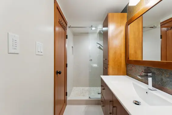 1206 Cloverley Street, North Vancouver For Sale - image 20