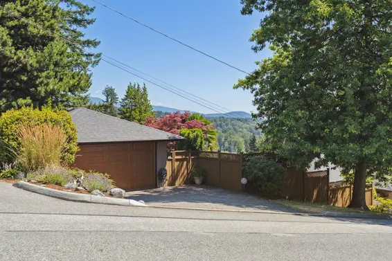 1206 Cloverley Street, North Vancouver For Sale - image 37