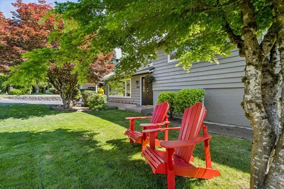 1256 Eastview Road, North Vancouver