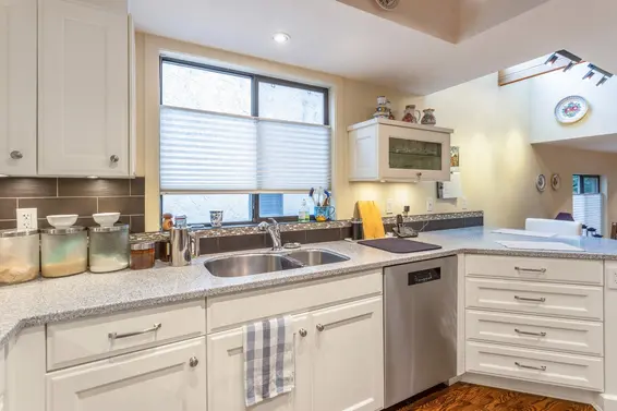 5639 White Pine Lane, North Vancouver For Sale - image 16