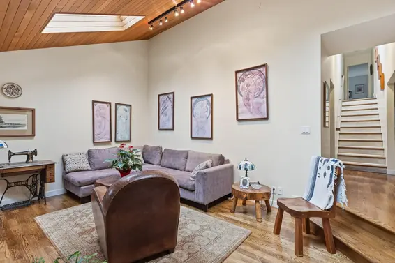 5639 White Pine Lane, North Vancouver For Sale - image 4