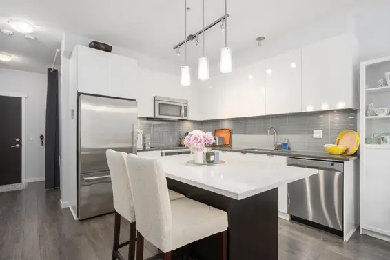 417 2665 Mountain Highway, North Vancouver