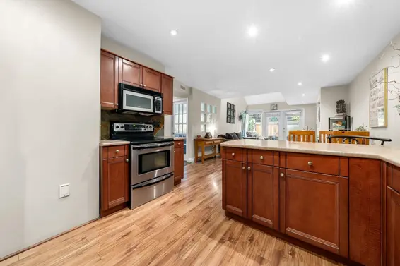 6 230 West 15th Street, North Vancouver For Sale - image 12