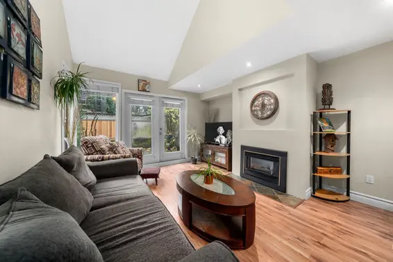 6 230 West 15th Street, North Vancouver For Sale - image 2