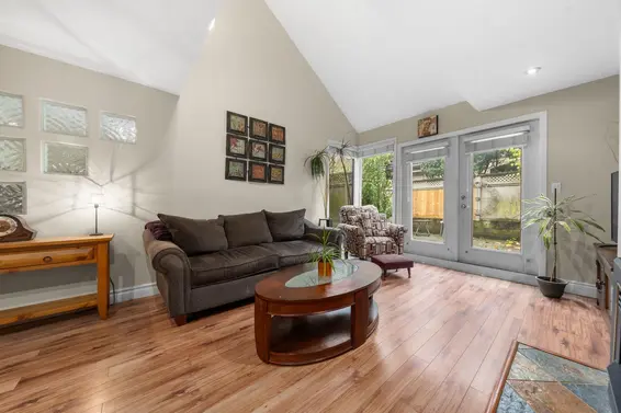 6 230 West 15th Street, North Vancouver For Sale - image 3