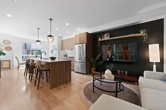 23 533 East 3rd Street, North Vancouver