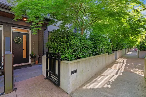 23 533 East 3rd Street, North Vancouver For Sale - image 35