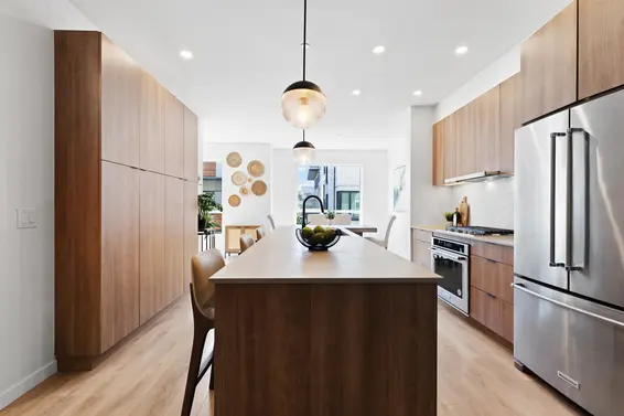 23 533 East 3rd Street, North Vancouver For Sale - image 4