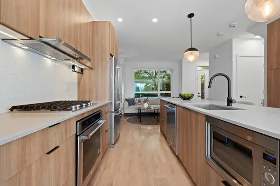 23 533 East 3rd Street, North Vancouver For Sale - image 8