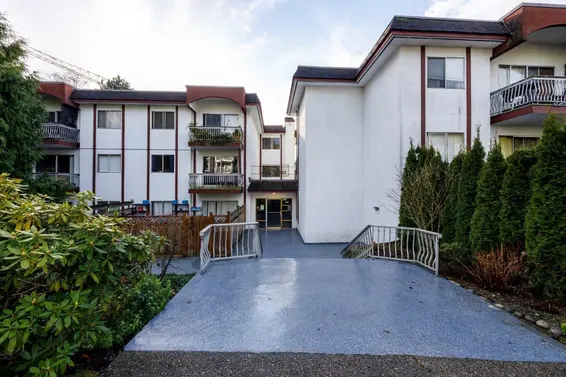 201 135 West 21st Street, North Vancouver
