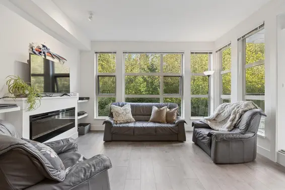 318 3602 Aldercrest Drive, North Vancouver