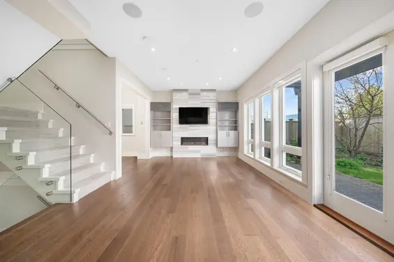 2 330 West 14th Street, North Vancouver For Sale - image 2