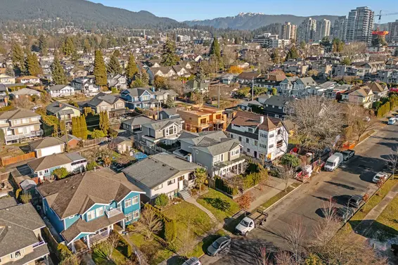 2 330 West 14th Street, North Vancouver For Sale - image 29