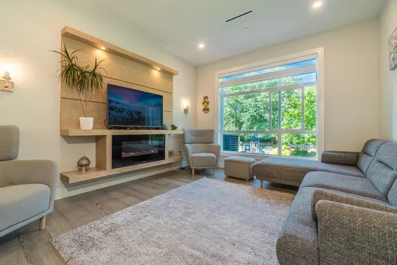 11 933 Premier Street, North Vancouver For Sale - image 10