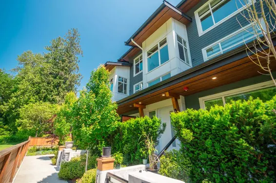11 933 Premier Street, North Vancouver For Sale - image 3