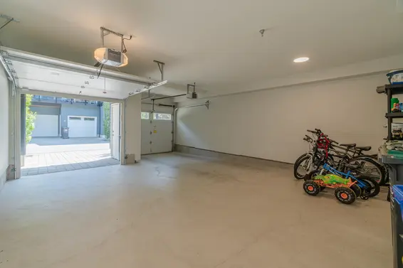 11 933 Premier Street, North Vancouver For Sale - image 38