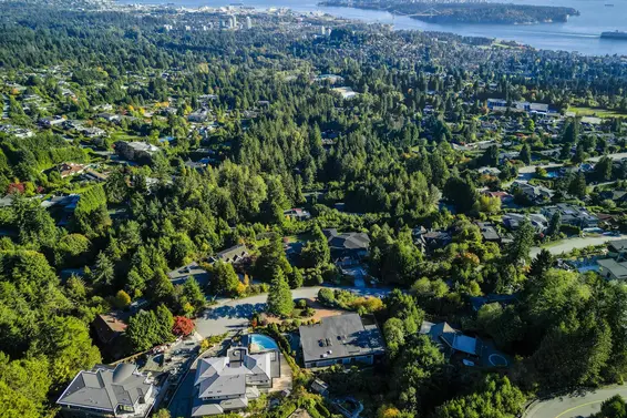 1439 Sandhurst Place, West Vancouver For Sale - image 38