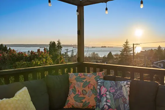 1073 Clyde Avenue, West Vancouver For Sale - image 2