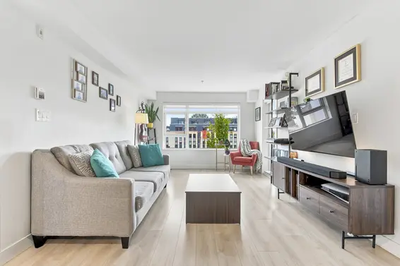 305 1519 Crown Street, North Vancouver For Sale - image 3