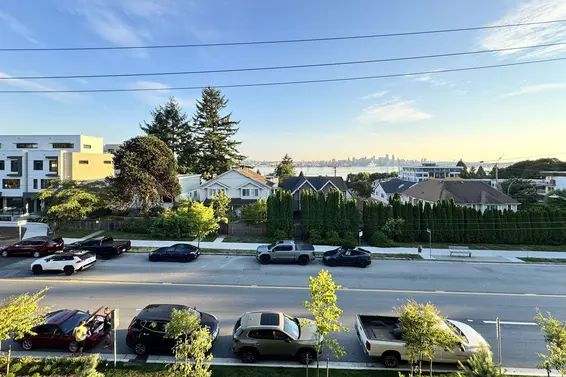 309 422 East 3rd Street, North Vancouver