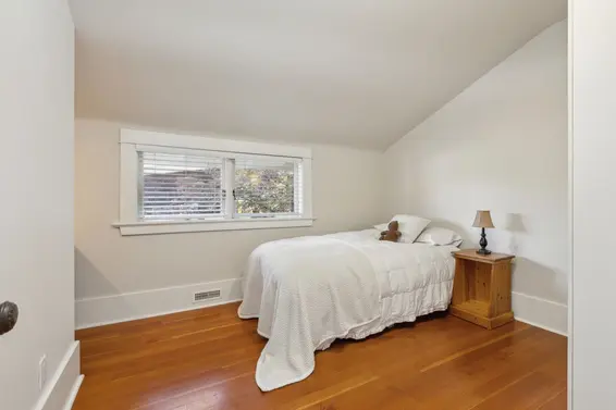 3391 Mountain Highway, North Vancouver For Sale - image 26