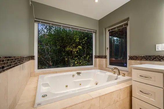 1562 Pinecrest Drive, West Vancouver For Sale - image 23