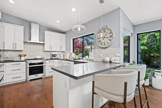 1098 Linnae Avenue, North Vancouver For Sale - image 10