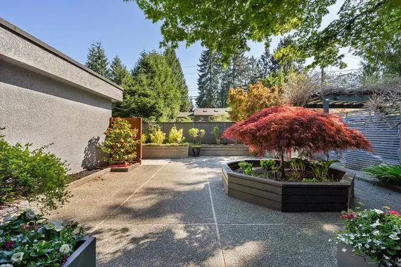 1098 Linnae Avenue, North Vancouver For Sale - image 2