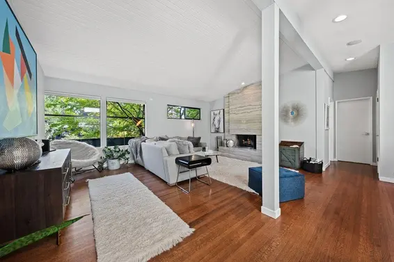 1098 Linnae Avenue, North Vancouver For Sale - image 4