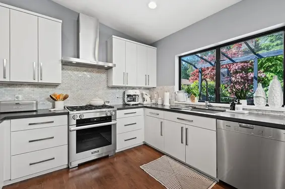 1098 Linnae Avenue, North Vancouver For Sale - image 9