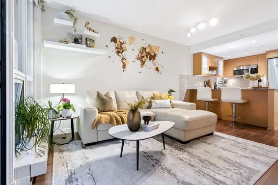 413 135 East 17th Street, North Vancouver