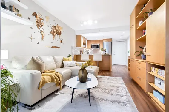 413 135 East 17th Street, North Vancouver For Sale - image 2