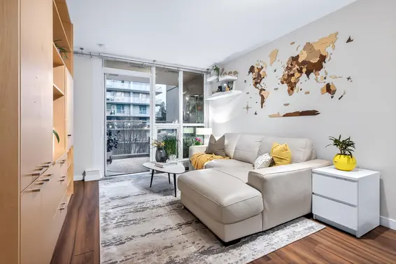 413 135 East 17th Street, North Vancouver For Sale - image 3