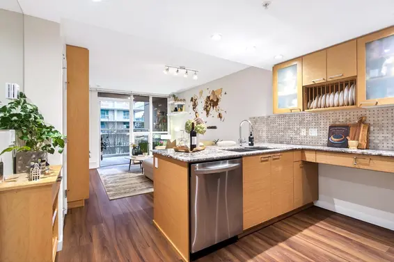 413 135 East 17th Street, North Vancouver For Sale - image 5