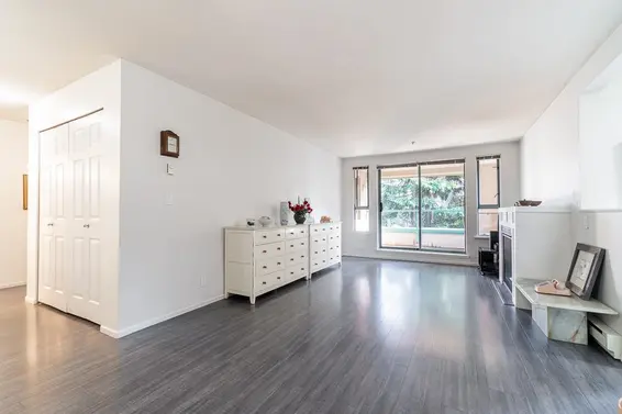 202 223 Mountain Highway, North Vancouver