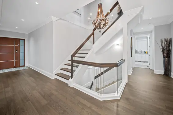 433 East Queens Road, North Vancouver For Sale - image 2