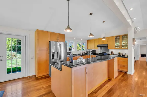 2085 Westdean Crescent, West Vancouver For Sale - image 11