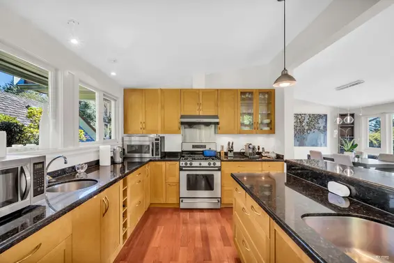 2085 Westdean Crescent, West Vancouver For Sale - image 12