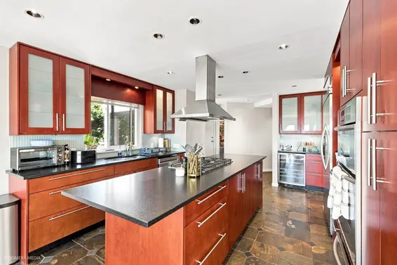 4750 Meadfeild Road, West Vancouver For Sale - image 10