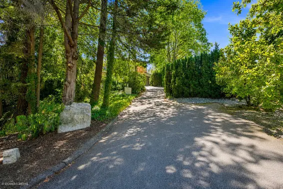 4750 Meadfeild Road, West Vancouver For Sale - image 2