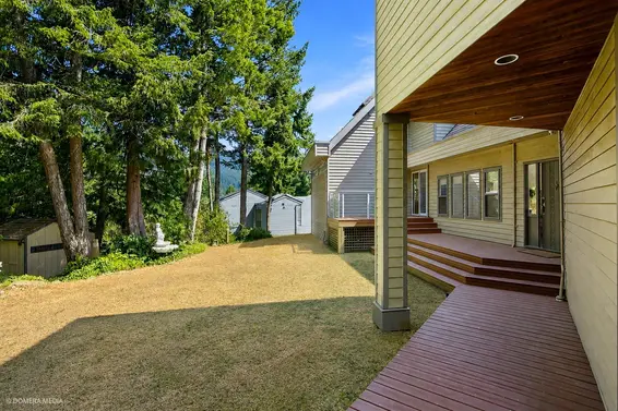 4750 Meadfeild Road, West Vancouver For Sale - image 3