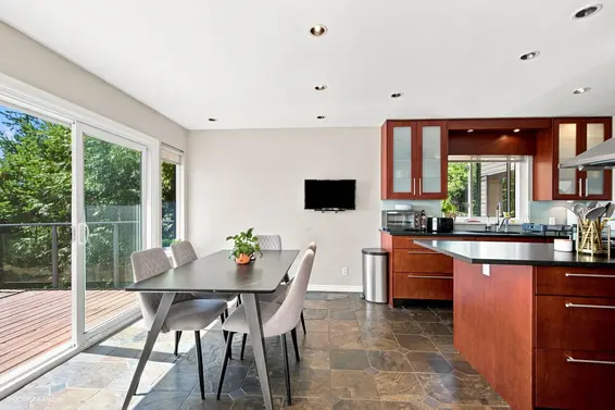 4750 Meadfeild Road, West Vancouver For Sale - image 8