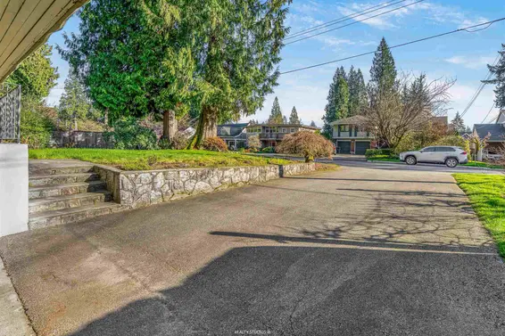 1110 Lodge Road, North Vancouver For Sale - image 4